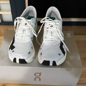 On Running Cloudboom Echo 2 athletic shoes. Size 8. New like condition Worn once